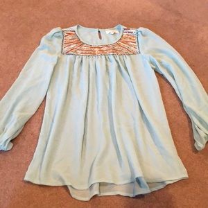 Women’s light green top